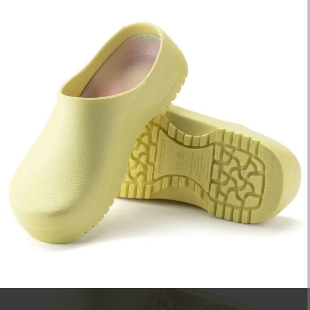 Nwot! BIRKENSTOCK Birkis Popcorn Yellow clogs